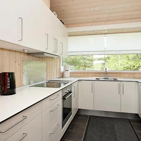 Holiday home Three-bedroom In 8