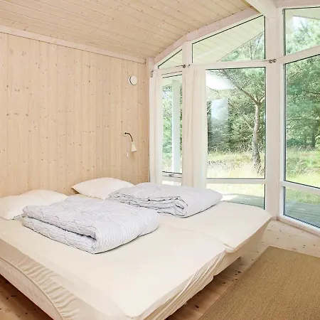 Three-bedroom In 8 Holiday home *