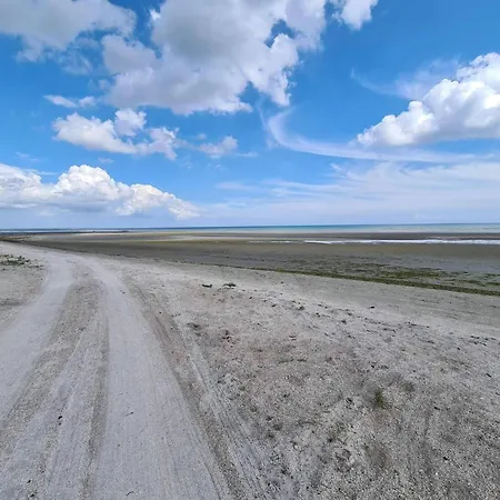 Seaside Escape With - By Traum Nyaraló Jerup