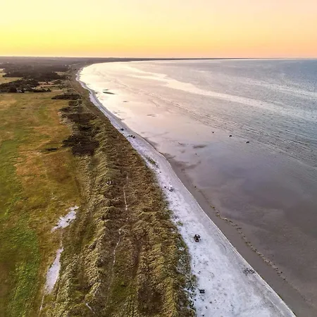 Seaside Escape With - By Traum Nyaraló Jerup