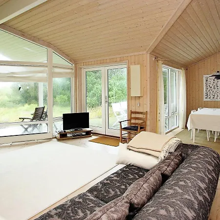 Holiday home Three-bedroom In 8