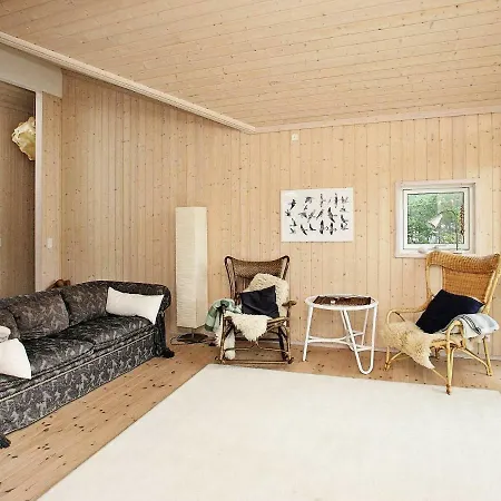 Three-bedroom In 8 Jerup