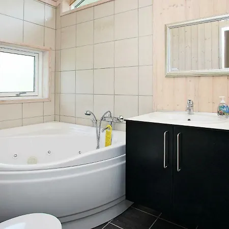 Three-bedroom In 8 Holiday home *