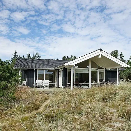 Holiday home Three-bedroom In 8 *